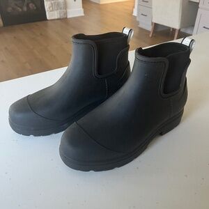 UGG Sz 9 Women's Droplet Black Chelsea Waterproof Bootie